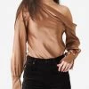 Outlet 🤩 Jonathan Simkhai Alice Cold Shoulder Top in Latte for 👩 women ⌛